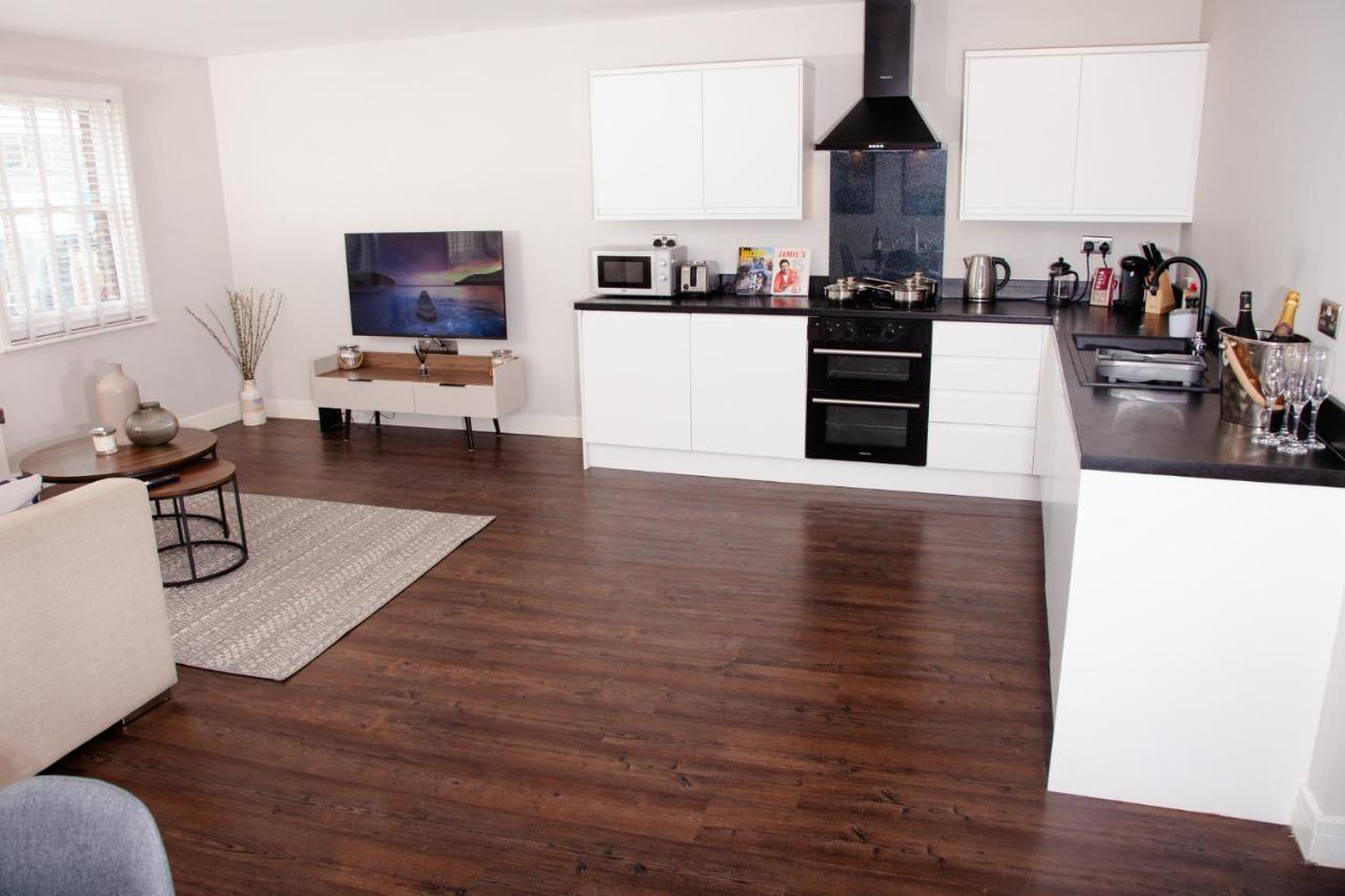 High Life Serviced Apartments - Old Town Swindon Exterior photo